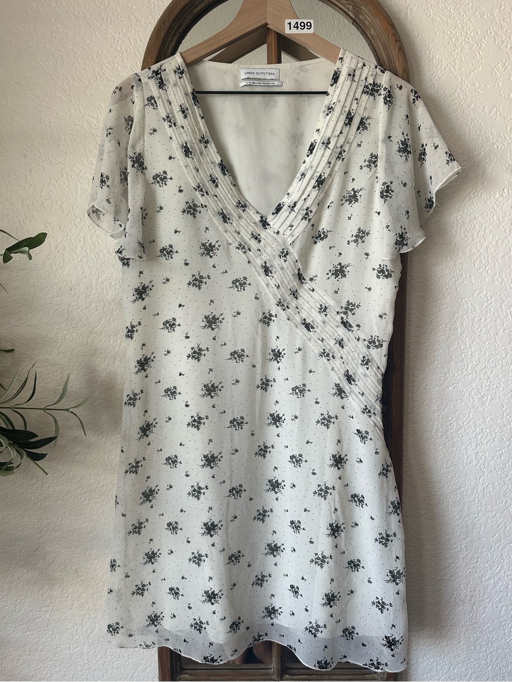 Urban Outfitters Floral Chiffon Mini Dress Large White Black Flutter Sleeve